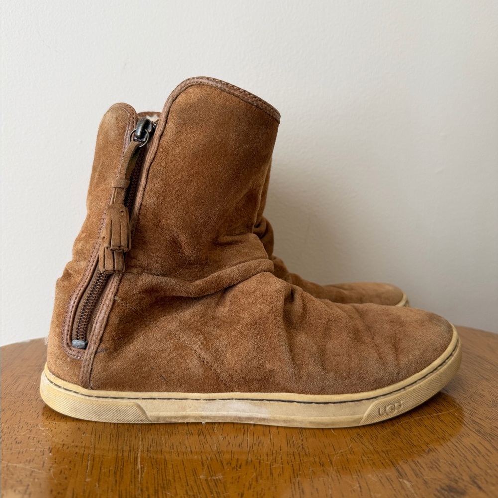 UGG Women’s Size 8 Brown Winter Boots with Side Tassels
